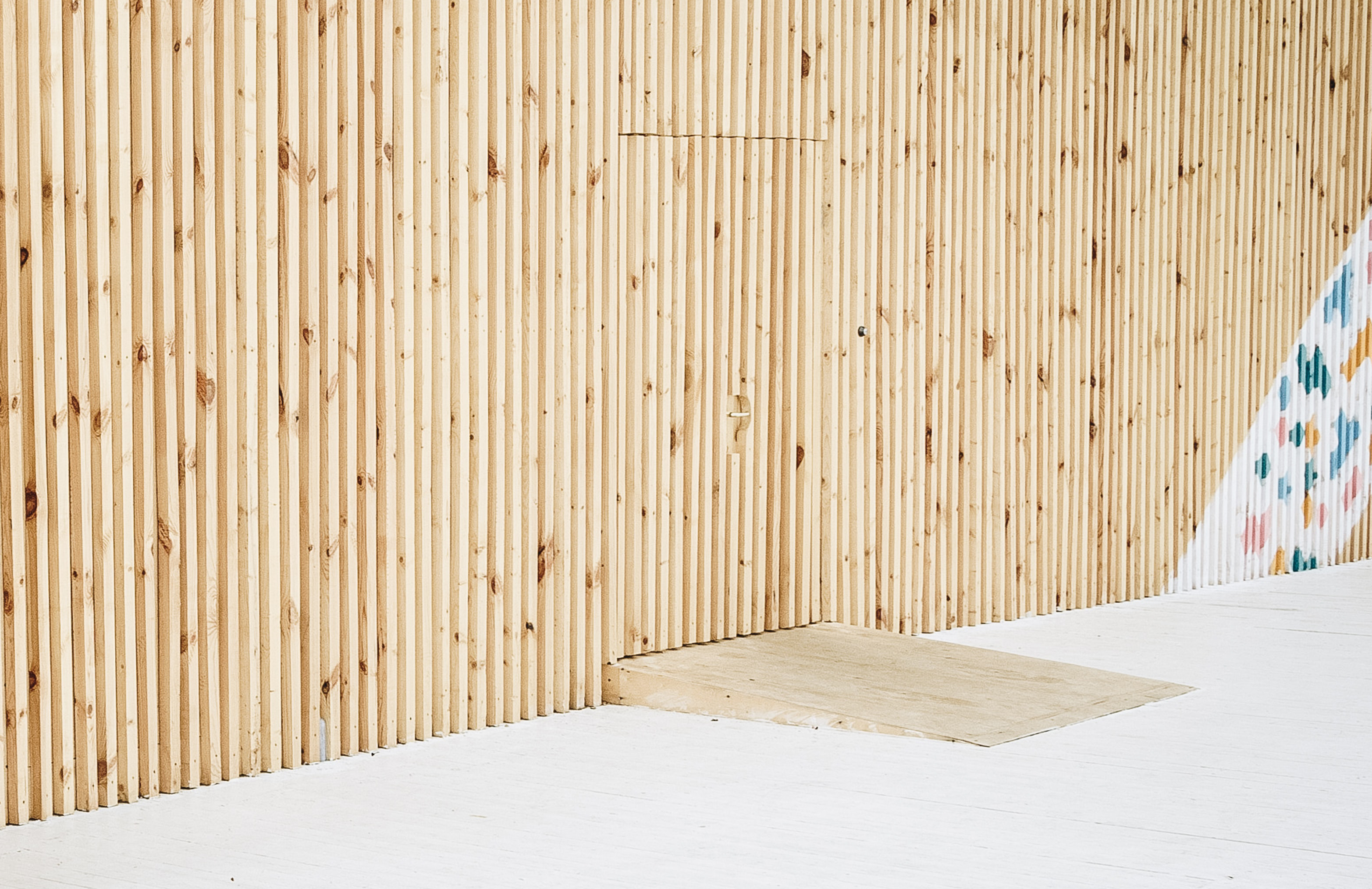pared revestida de madera