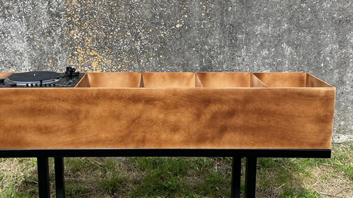 Encimera con mesa tocadiscos y compartimentos para vinilos
