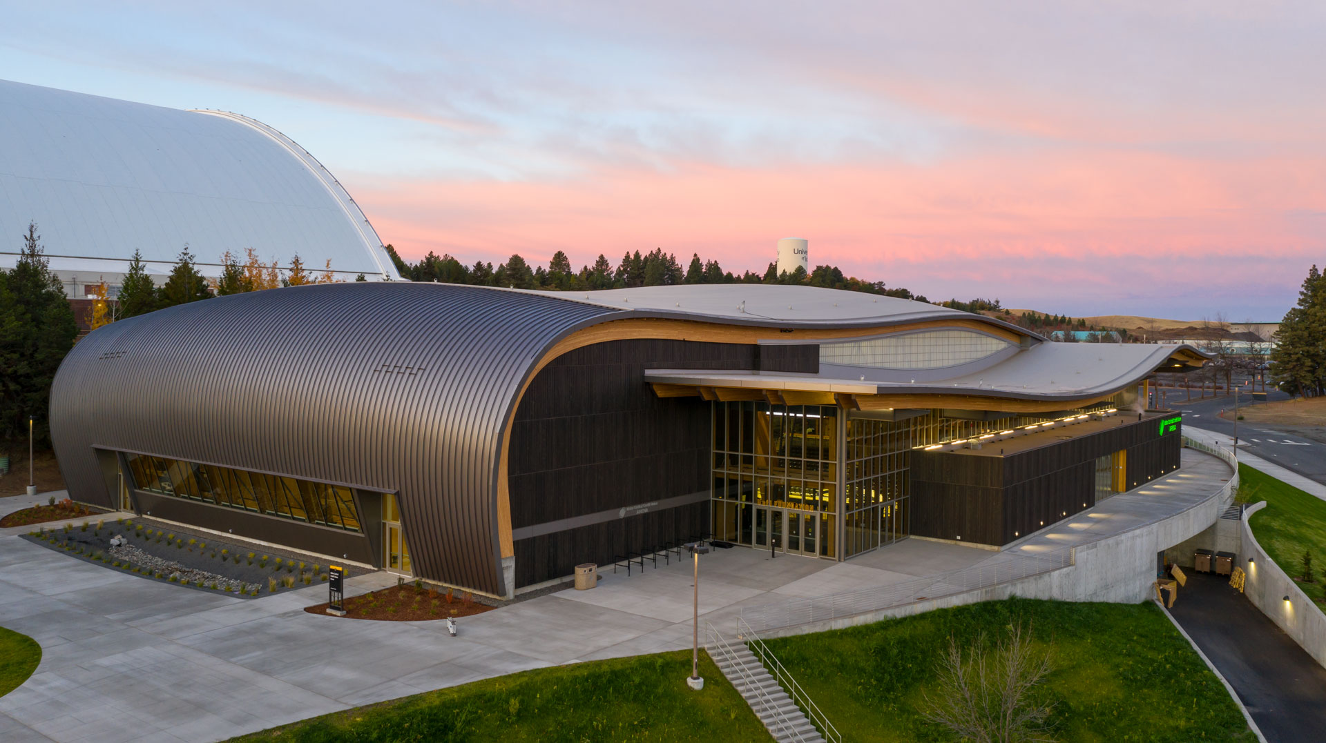 Exterior del Idaho Central Credit Union Arena, de Idaho. Fotografía de la web de Opsis Architecture.