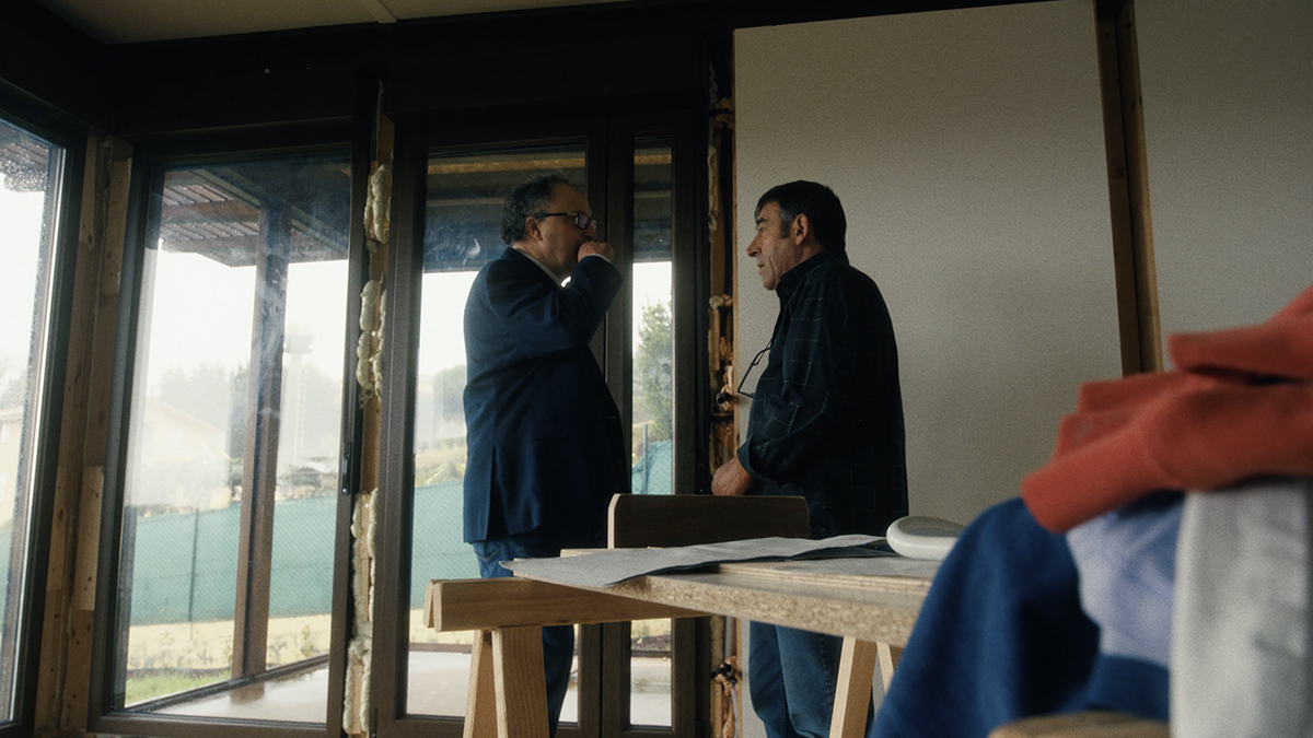 Alberto Corral y Pepe Castro charlando en una casa en construcción con el sistema Ubild