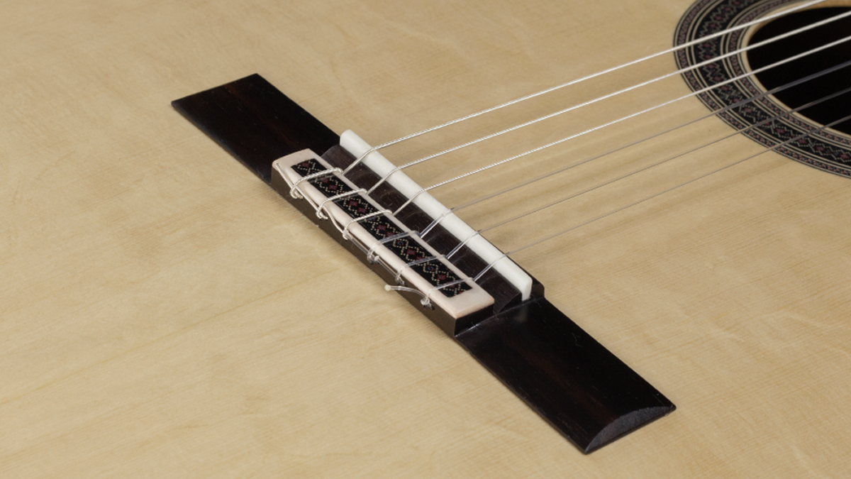 Modelo Syrinx fabricada con abeto Bearclaw y palisandro de la India, finalista en la edición de 2024 del concurso de luthiers Antonio Marín Montero.