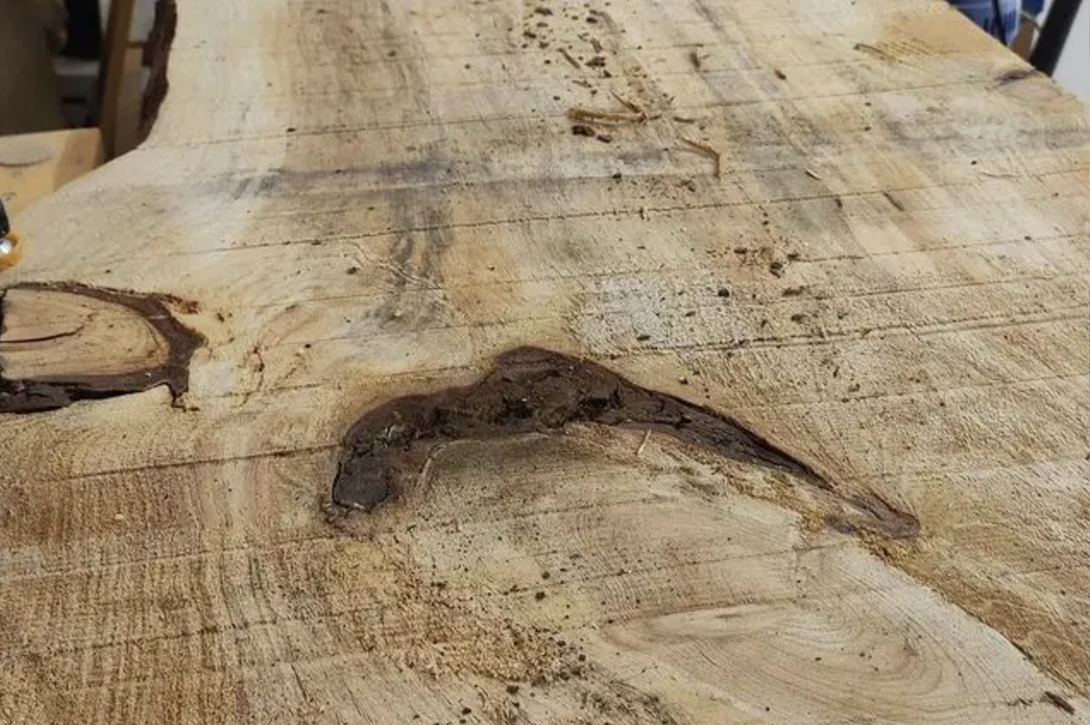 Los nudos y vetas característicos de las piezas de Skullart.